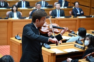 写真:議会報告会&議場演奏会の様子4