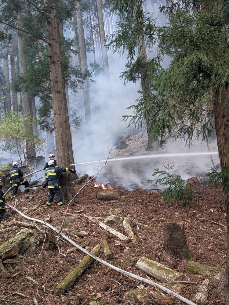 写真1:消火活動の様子1