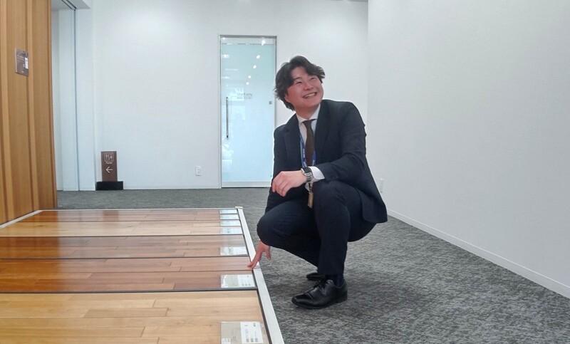 (2)岡崎さん写真
