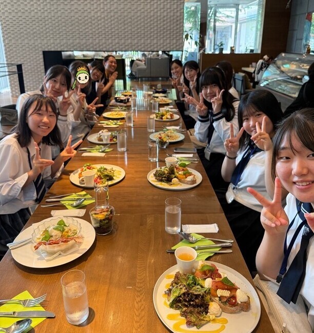 昼食の様子