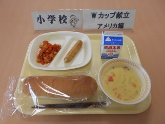 写真：給食時間の様子2