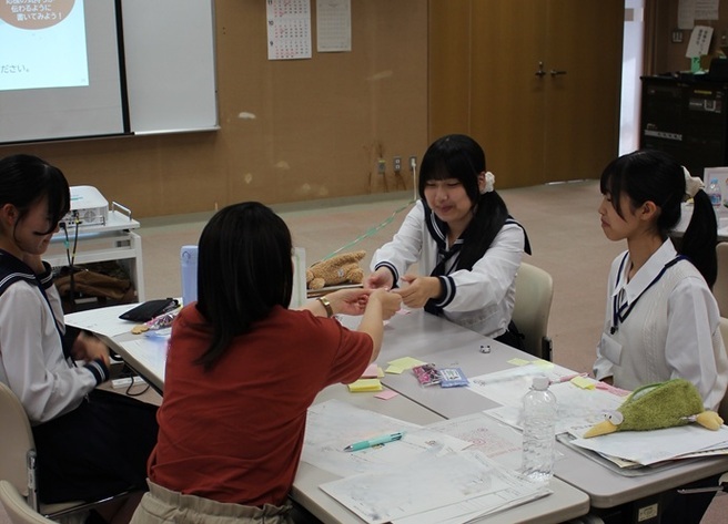 メッセージを交換する様子