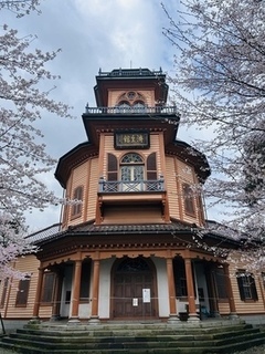 済生館正面