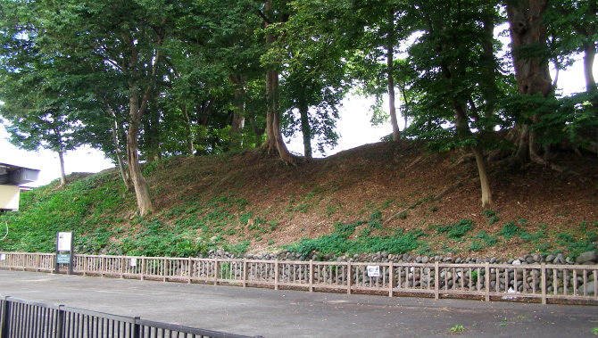 Sannomaru earthen mound site