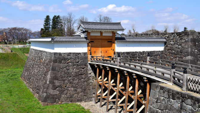 Honmaru Ichimonji-mon gate