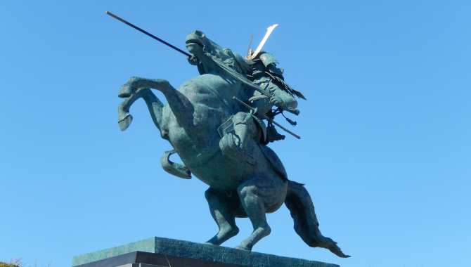 Statue of MOGAMI Yoshiaki riding a horse Presented by Yamagata City Tourist Association