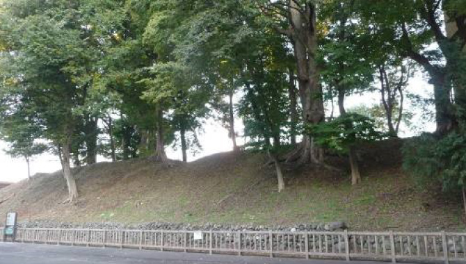 Sannomaru earthen mound site and moat site