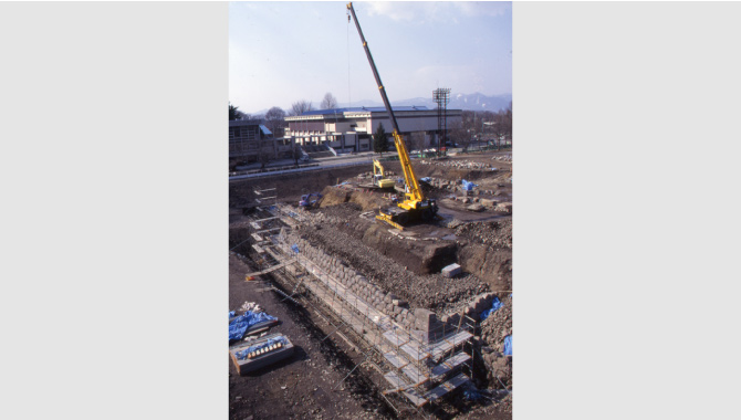 Reconstruction work of Honmaru Ichimonji-mon gate stone wall