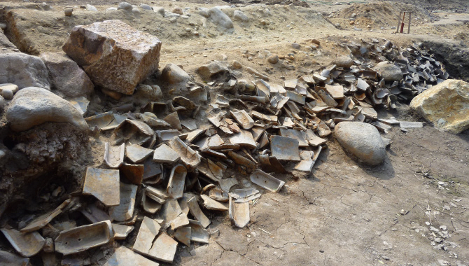 Survey of tile dumping site of Honmaru Nishi-bori west moat earthen mounds