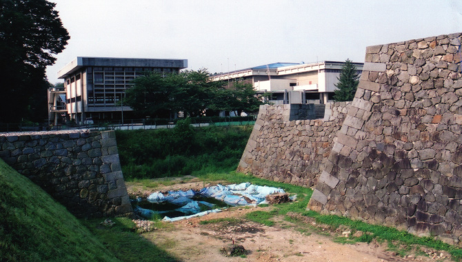 Before reconstruction of Honmaru Ichimonji-mon gate Ote-bashi bridge